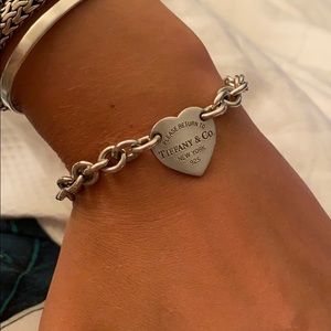 TIFFANY & CO.
Return To Tiffany Heart Tag Bracelet
